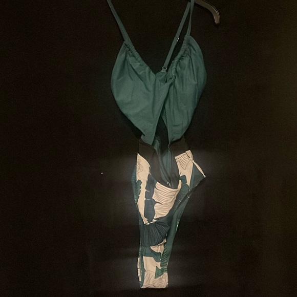 One piece - Picture 1 of 1